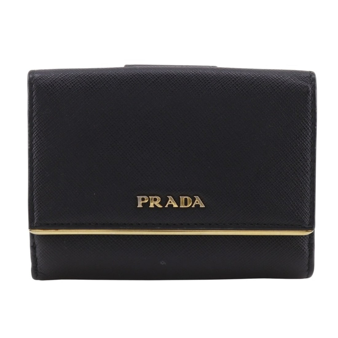 Prada logo bi-fold wallet, Saffiano leather, black, women's.: --- Catalog ---Category: SizeSize (HxWxD): 10cm x 12.5cm x 2cm / 3.93'' x 4.92'' x 0.78''Category: DesignType: Wallet (bi-fold)Color: BlackGender: WomenMaterial: Saffiano Category: GeneralBrand: Prada