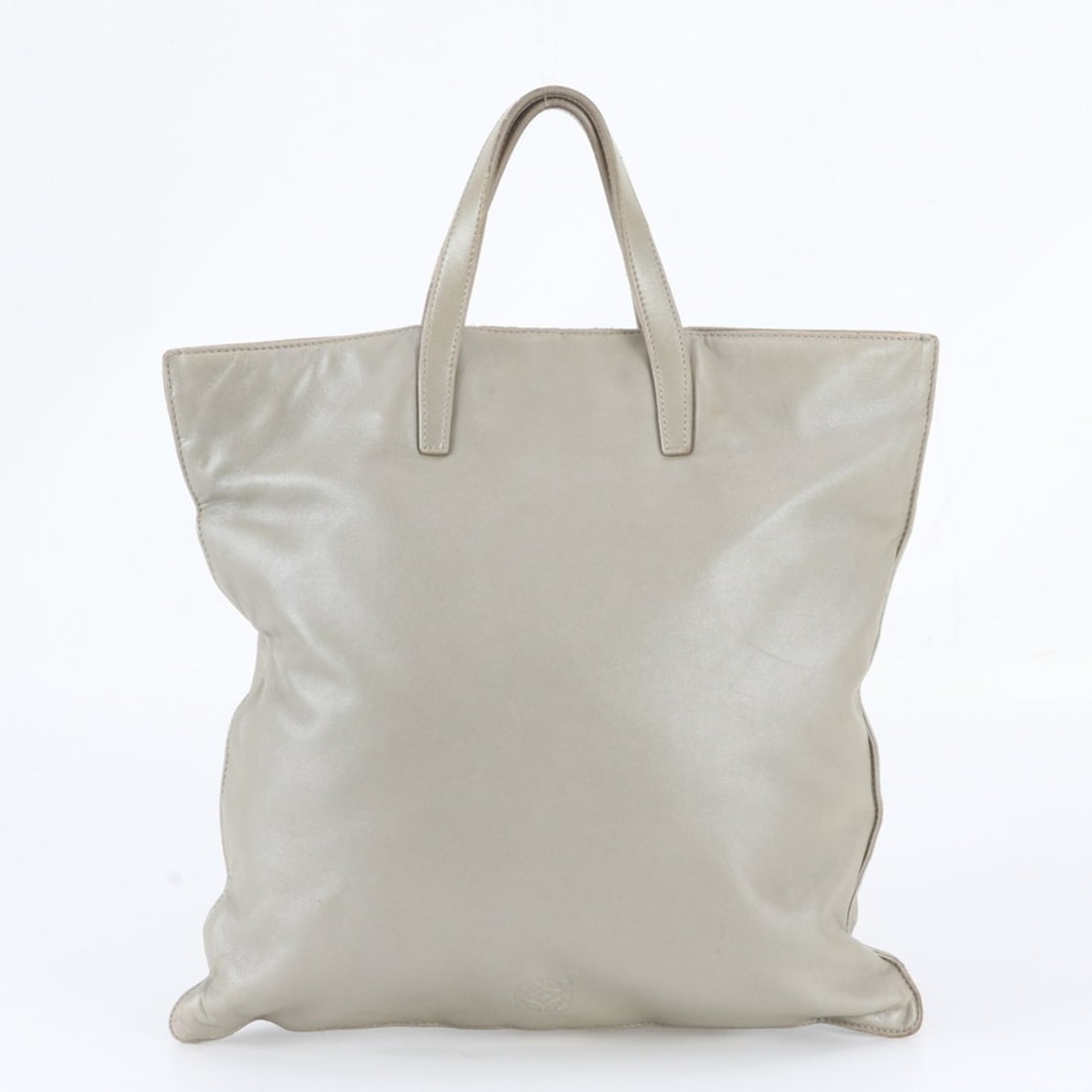 Loewe Leather Tote Bag, Handbag, Shoulder Gray, Brand, Women's: --- Catalog ---Category: SizeSize (HxWxD): 33cm x 33cm x 1cm / 12.99'' x 12.99'' x 0.39''Category: DesignType: Handbag, Shoulder bag, Tote bagColor: GrayGender: WomenMaterial: Leather Category: Genera