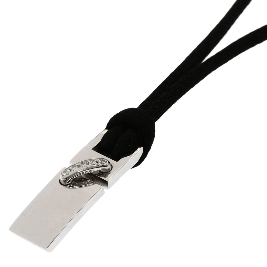 Chaumet Liens Cross Stitch Diamond Necklace 18K White Gold Women's: --- Catalog ---Category: SizePendant Size: 23.1mm x 7.8mm / 0.9'' x 0.3''Neck Circumference: 76 cm / 29.92''Category: DesignGender: WomenMaterial: White gold (18K)Necklace Type: NecklaceCategory: Gene