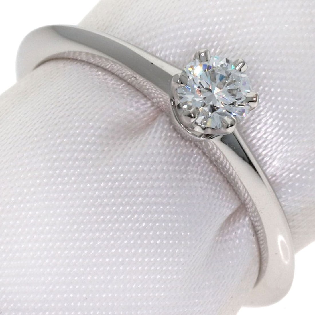 Tiffany & Co. Solitaire Diamond Ring, Platinum PT950, Women's.: --- Catalog ---Category: SizeJP Size: 11.5US Size: 6Category: DesignType: Band ringStone: DiamondGender: WomenMaterial: Platinum 950Category: GeneralBrand: Tiffany--- Item List ---Section: ConditionRa