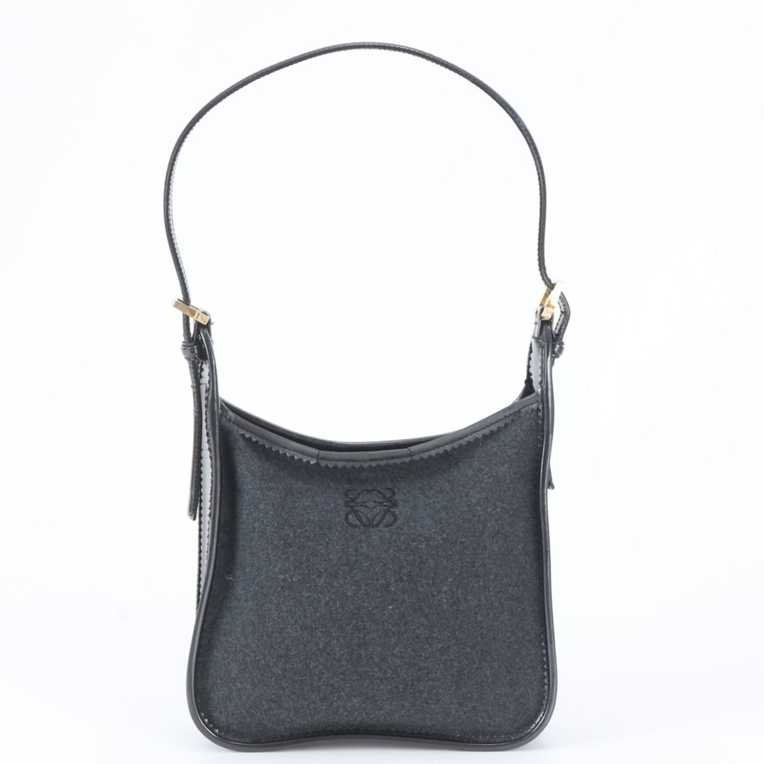 Loewe Anagram Leather One-Shoulder Bag Handbag Brand Women's: --- Catalog ---Category: SizeSize (HxWxD): 28cm x 24cm x 6cm / 11.02'' x 9.44'' x 2.36''Category: DesignType: Handbag, Shoulder bagColor: Black, GrayGender: WomenMaterial: Leather Category: GeneralBra