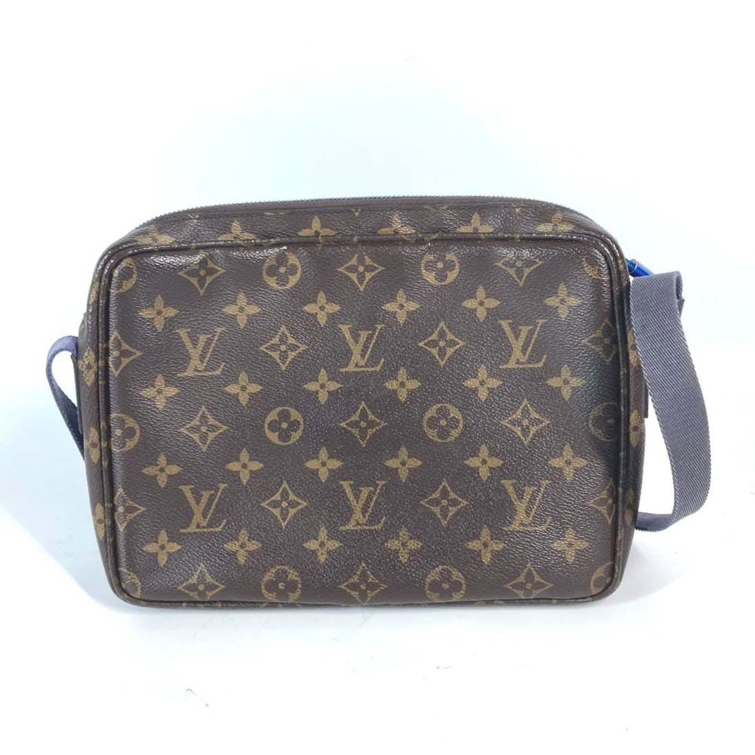 LOUIS VUITTON M43828 Monogram Kim Jones Pacific Bum Bag Shoulder Waist Pouch Belt Cross Body Canvas: --- Catalog ---Category: SizeSize (HxWxD): 18cm x 24.5cm x 4.5cm / 7.08'' x 9.64'' x 1.77''Category: DesignType: Shoulder bag, Sling bagColor: BrownGender: Men,WomenMaterial: Monogram Category: Genera