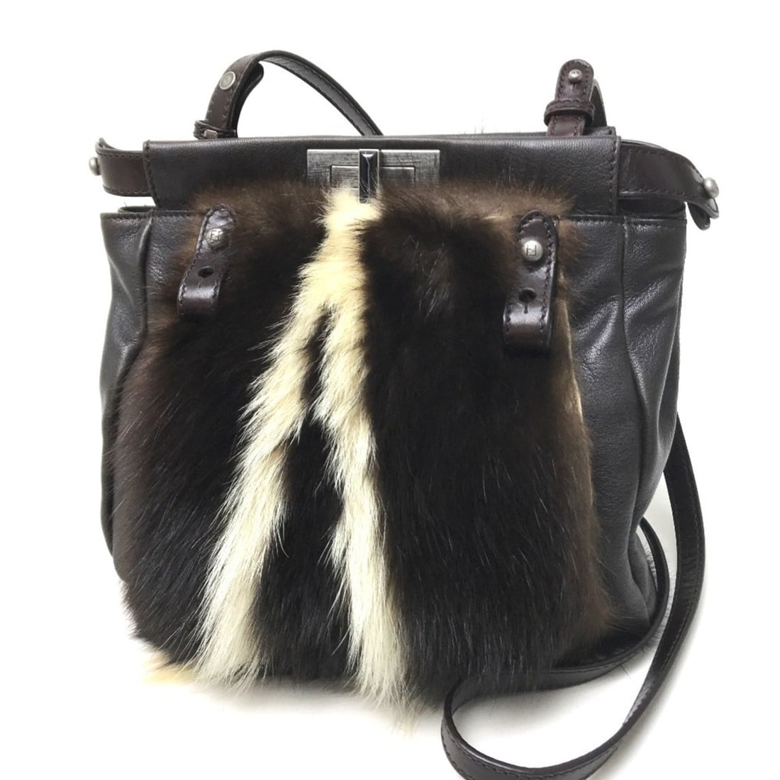 FENDI 8BT161 Fur Bag Peekaboo Shoulder Women's Dark Brown: --- Catalog ---Category: SizeSize (HxWxD): 25cm x 28cm x 6cm / 9.84'' x 11.02'' x 2.36''Category: DesignType: Shoulder bagColor: Dark brownGender: WomenMaterial: Fur Category: GeneralBrand: Fendi--- I