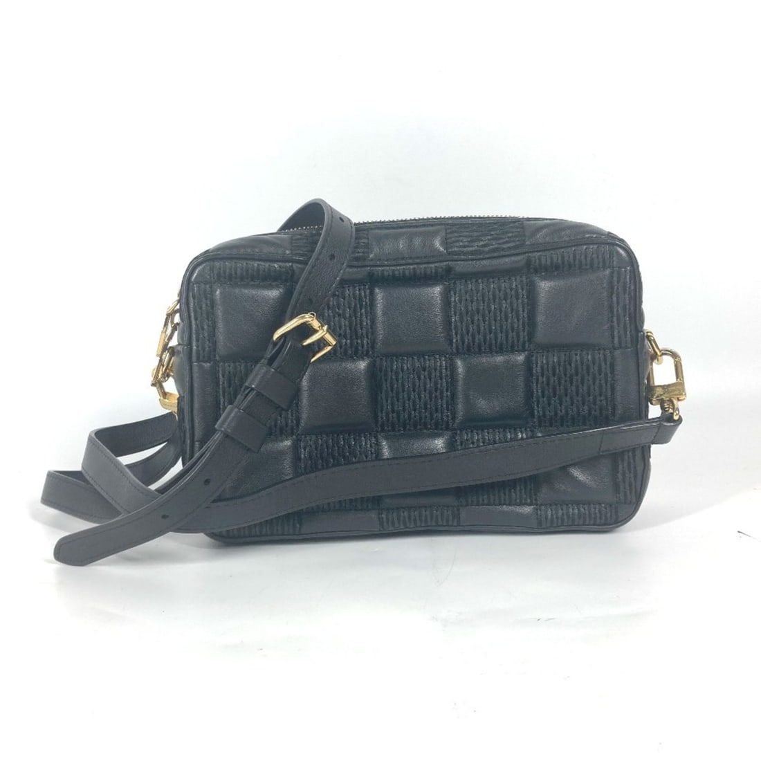 LOUIS VUITTON M59046 Damier Pochette Troca Clutch Bag 3WAY Chain Shoulder Leather Women's Noir Black: --- Catalog ---Category: SizeSize (HxWxD): 14cm x 22cm x 6cm / 5.51'' x 8.66'' x 2.36''Category: DesignType: Clutch bag, Pochette, Shoulder bagColor: Black, NoirGender: Men,WomenMaterial: Leather Cate
