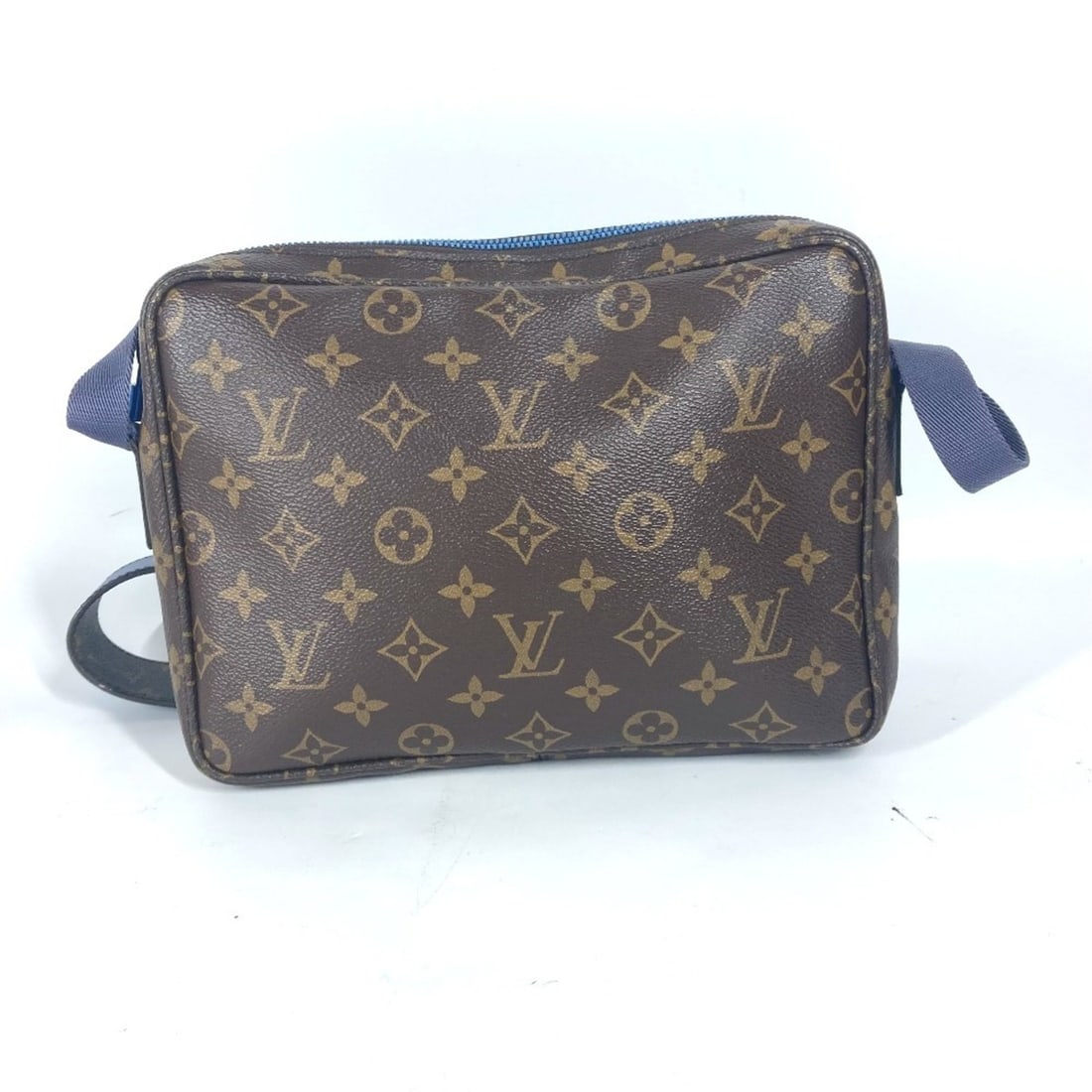 LOUIS VUITTON M43843 Monogram PM Shoulder Bag Canvas Men's Women's Brown G-241025-56: --- Catalog ---Category: SizeSize (HxWxD): 18cm x 24.5cm x 4.5cm / 7.08'' x 9.64'' x 1.77''Category: DesignType: Shoulder bagColor: Blue, BrownGender: Men,WomenMaterial: Monogram Category: GeneralBran