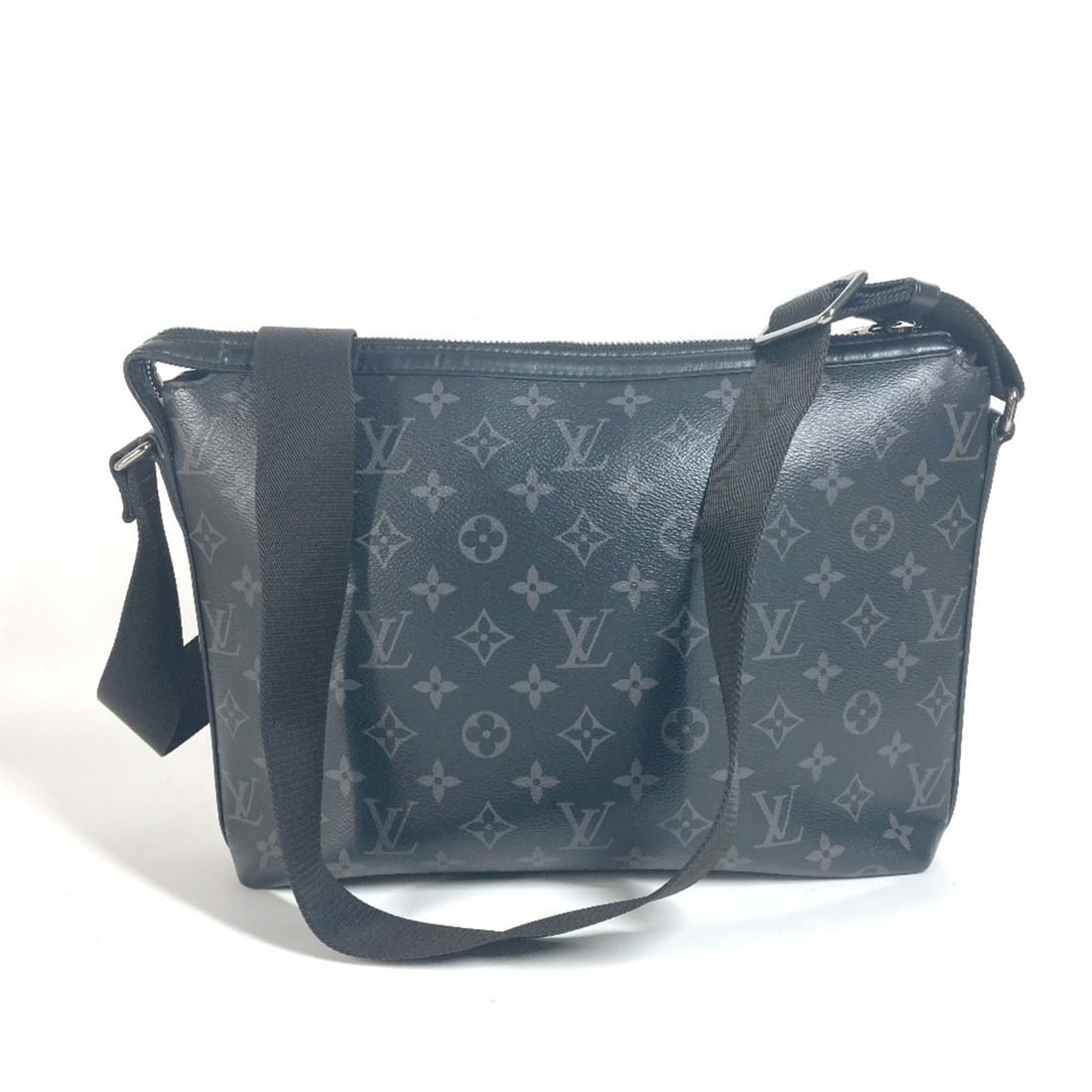 LOUIS VUITTON M44223 Monogram Eclipse Odyssey PM Shoulder Bag Canvas Men's Black G-240925-45: --- Catalog ---Category: SizeSize (HxWxD): 23.5cm x 28.5cm x 10cm / 9.25'' x 11.22'' x 3.93''Category: DesignType: Shoulder bagColor: BlackGender: Men,WomenMaterial: Monogram Eclipse Category: General