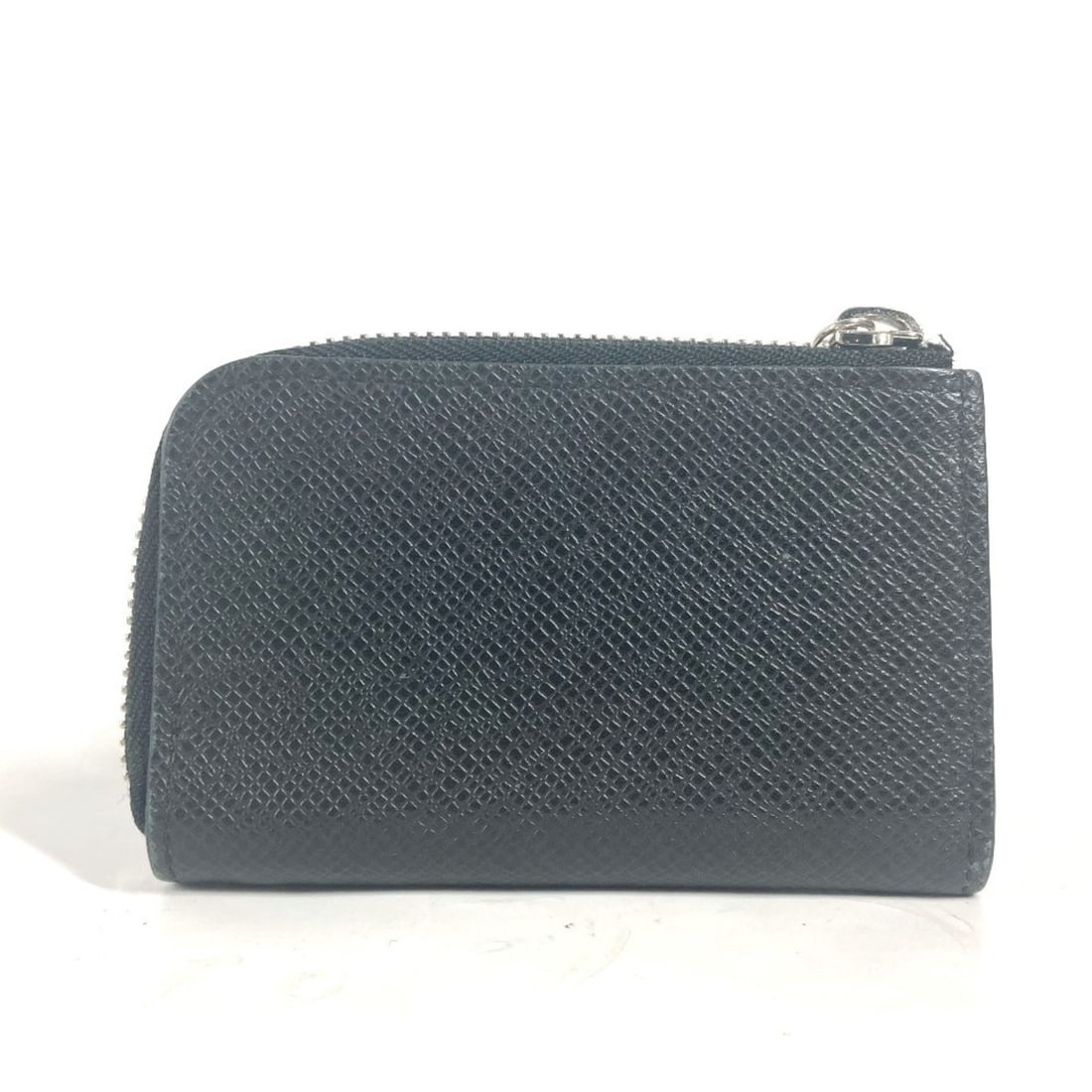 LOUIS VUITTON M63375 Taiga Porte Monnaie Jour Wallet Coin Purse L-Shaped Wallet/Coin Case Leather: --- Catalog ---Category: SizeSize (HxWxD): 6cm x 10.5cm / 2.36'' x 4.13''Category: DesignType: Coin purse/coin caseColor: Ardoise, BlackGender: Men,WomenMaterial: Taiga leather Category: GeneralBrand: