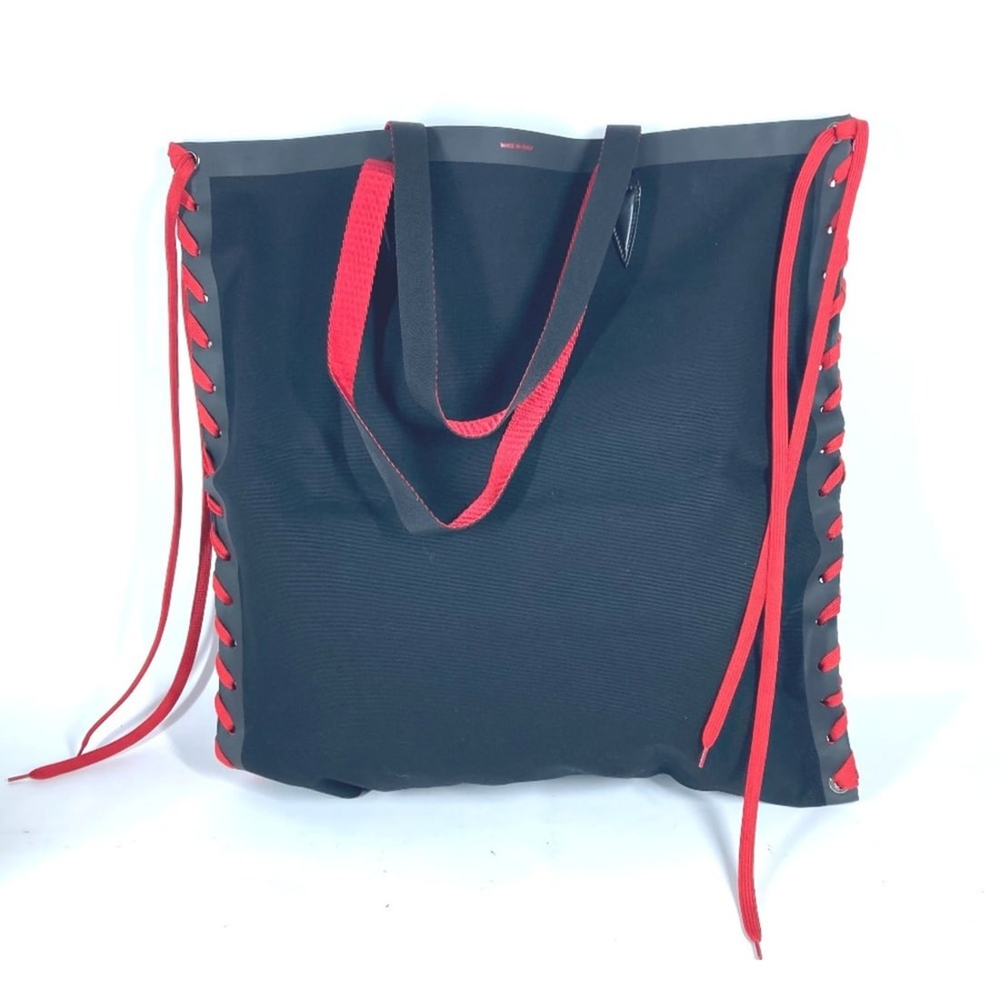 Christian Louboutin 3195149 Tote Bag CABALACE Shoelace Bicolor Shoulder Canvas Women's Black: --- Catalog ---Category: SizeSize (HxWxD): 53cm x 51.5cm / 20.86'' x 20.27''Category: DesignType: Shoulder bag, Tote bagColor: Black, Red colorGender: WomenMaterial: Canvas Category: GeneralBrand: Chr