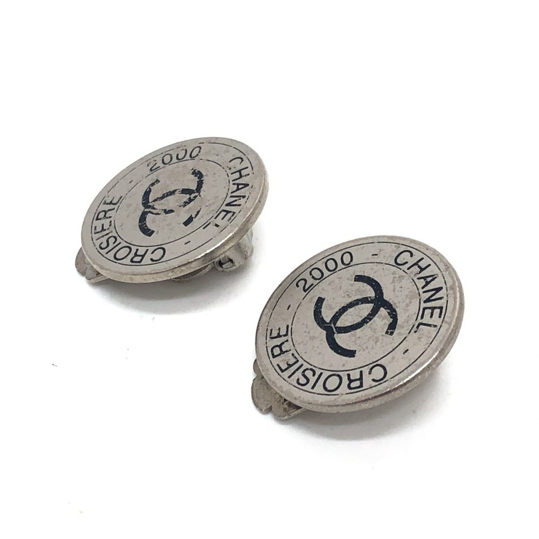 CHANEL 00C Coco Mark 2000 CROISIERE Earrings, Accessories, Metal, Women's, Silver, T-241101-35: --- Catalog ---Category: SizeSize (HxWxD): 20.00mm x 20.00mm / 0.79'' x 0.79''Category: DesignType: Clip earringsColor: Black, SilverGender: WomenMaterial: MetalCategory: GeneralBrand: Chanel--- Item 