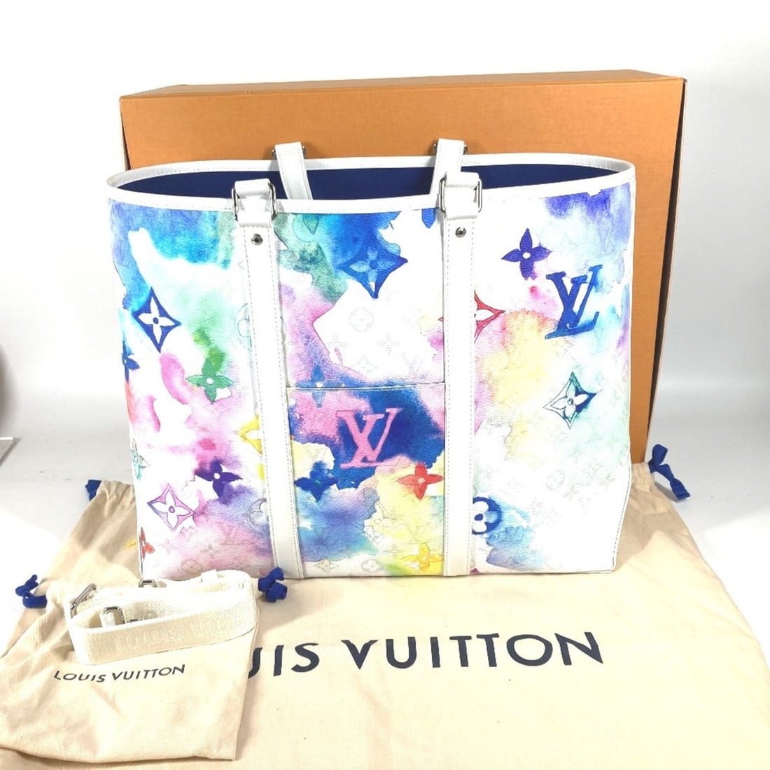 LOUIS VUITTON M45754 Watercolor Monogram Weekend Tote GM Bag Shoulder Leather Men's Women's White: --- Catalog ---Category: SizeSize (HxWxD): 29cm x 38.5cm x 11cm / 11.41'' x 15.15'' x 4.33''Category: DesignType: Shoulder bag, Tote bagColor: Multi-color, WhiteGender: Men,WomenMaterial: Leather Cate