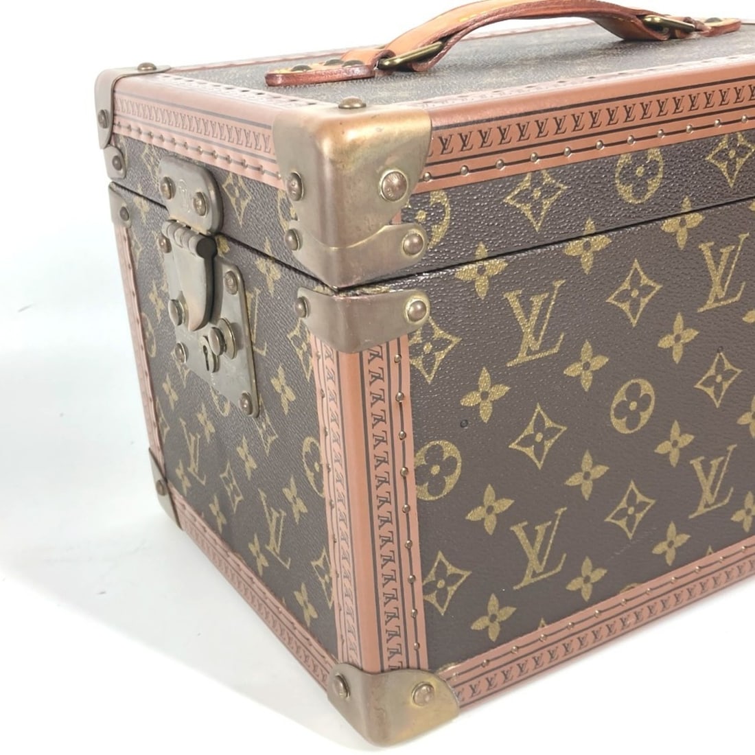 LOUIS VUITTON M21828 Monogram Boite Flacon Vanity Bag Makeup Box Handbag Trunk Canvas Men's Women's: --- Catalog ---Category: SizeSize (HxWxD): 19.5cm x 20.5cm x 29.5cm / 7.67'' x 8.07'' x 11.61''Category: DesignType: Handbag, Vanity bagColor: BrownGender: Men,WomenMaterial: Monogram Category: Genera