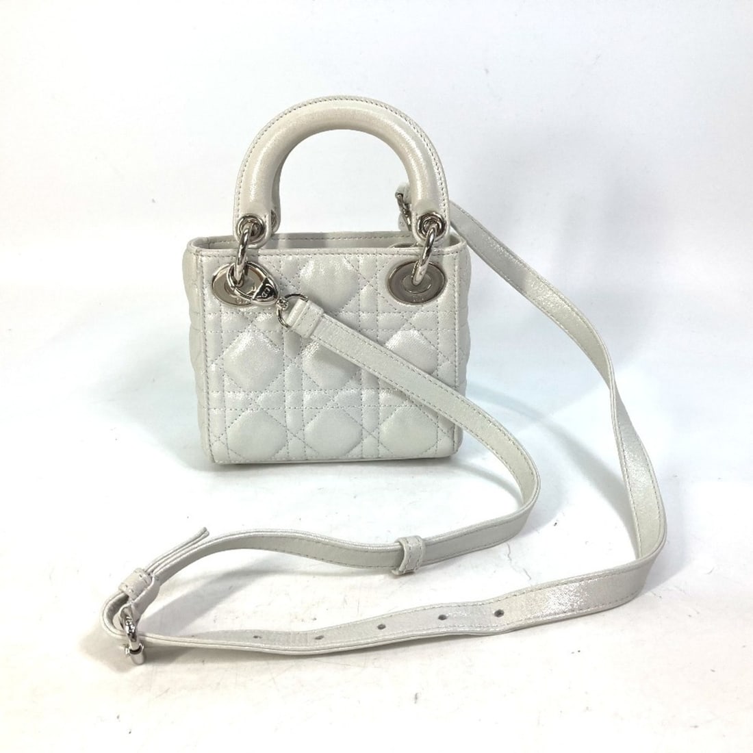 Christian Dior Dior Lady Cannage Shoulder Bag Handbag Leather Women's Metallic Gray KO-231114-23: --- Catalog ---Category: SizeSize (HxWxD): 11.5cm x 13.5cm x 5.5cm / 4.52'' x 5.31'' x 2.16''Strap Length: 93.5cm / 36.81''Category: DesignType: Handbag, Shoulder bagColor: Metallic grayGender: WomenC