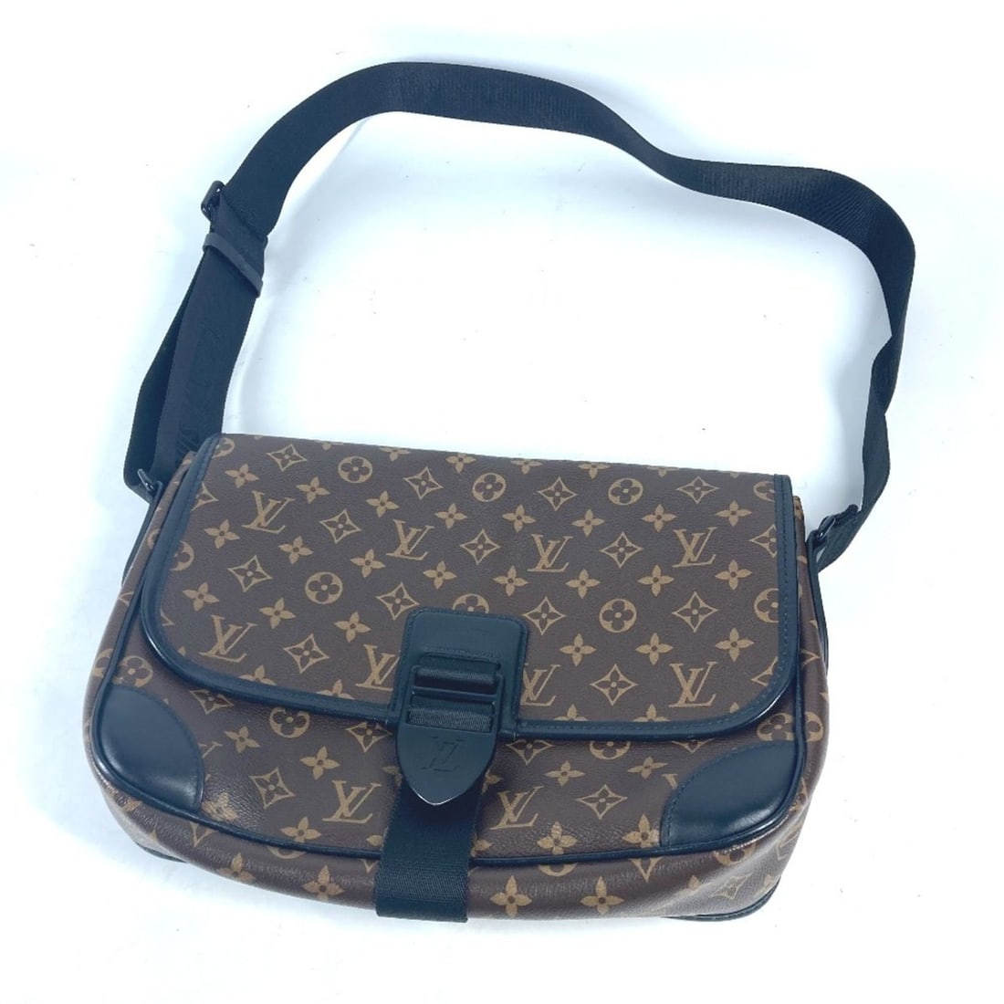 LOUIS VUITTON M46328 Monogram Macassar Arch Flap Shoulder Bag Canvas Men's Brown G-241125-11: --- Catalog ---Category: SizeSize (HxWxD): 24cm x 35cm x 8cm / 9.44'' x 13.77'' x 3.14''Category: DesignType: Shoulder bagColor: Black, Brown, Monogram MacassarGender: MenCategory: GeneralBrand: Louis