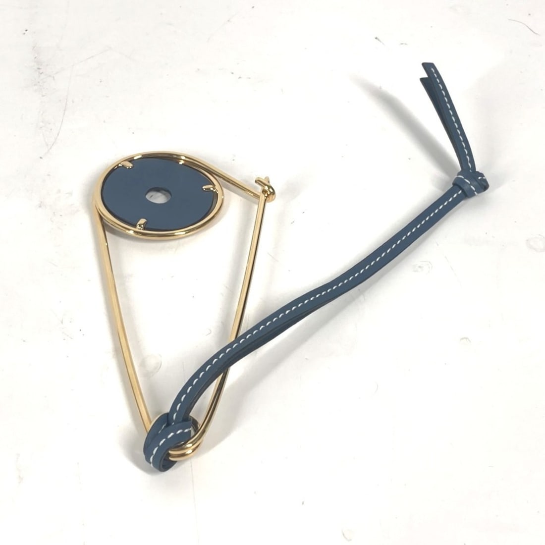 LOEWE Brooch Metal Leather Men's Women's Gold MO-241124-16: --- Catalog ---Category: DesignType: BroochColor: Blue, GoldGender: Men,WomenMaterial: Leather, MetalCategory: GeneralBrand: Loewe--- Item List ---Section: ConditionRanking: Rank NS Never used / displ