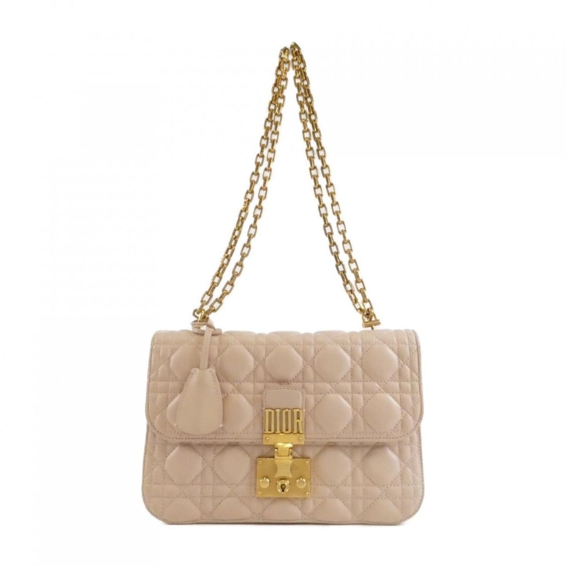 Christian Dior DIORADDICT M5818CNMJ Handbag: --- Catalog ---Category: SizeSize (HxWxD): 16cm x 24cm x 6cm / 6.29'' x 9.44'' x 2.36''Category: DesignType: HandbagColor: Light pinkGender: WomenMaterial: Leather Hardware Color: GoldLeather/Fur