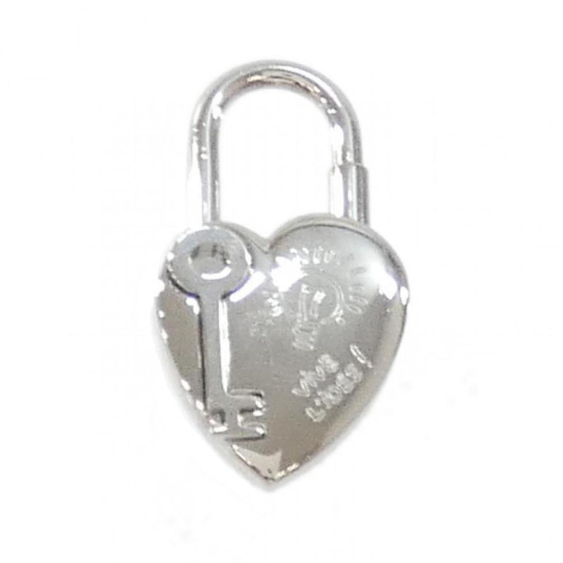 Hermes HEART Cadena 041337CK Keychain: --- Catalog ---Category: DesignType: KeyringColor: SilverGender: Women,MenCategory: GeneralMPN: 041337CKBrand: Hermes--- Item List ---Section: ConditionRanking: Rank A Used - A few traces of usage, so