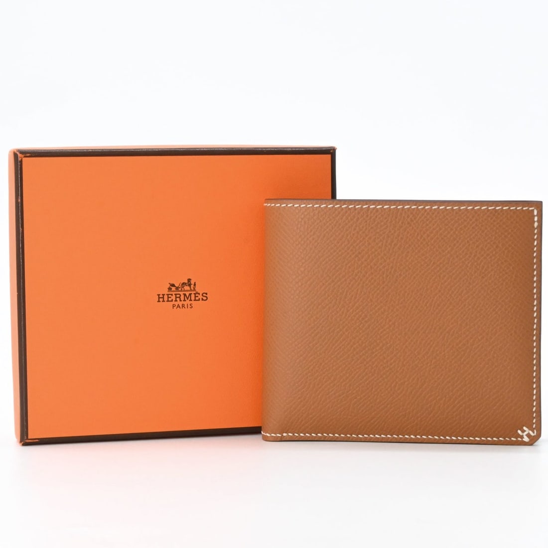 HERMES Hermes Sellier Compact Bi-fold Wallet, Veau Epsom Leather, Gold Brown: --- Catalog ---Category: SizeSize (HxWxD): 9cm x 11cm x 2cm / 3.54'' x 4.33'' x 0.78''Category: DesignType: Wallet (bi-fold)Color: Brown, Gold brownGender: WomenMaterial: Epsom leather Category: Gener