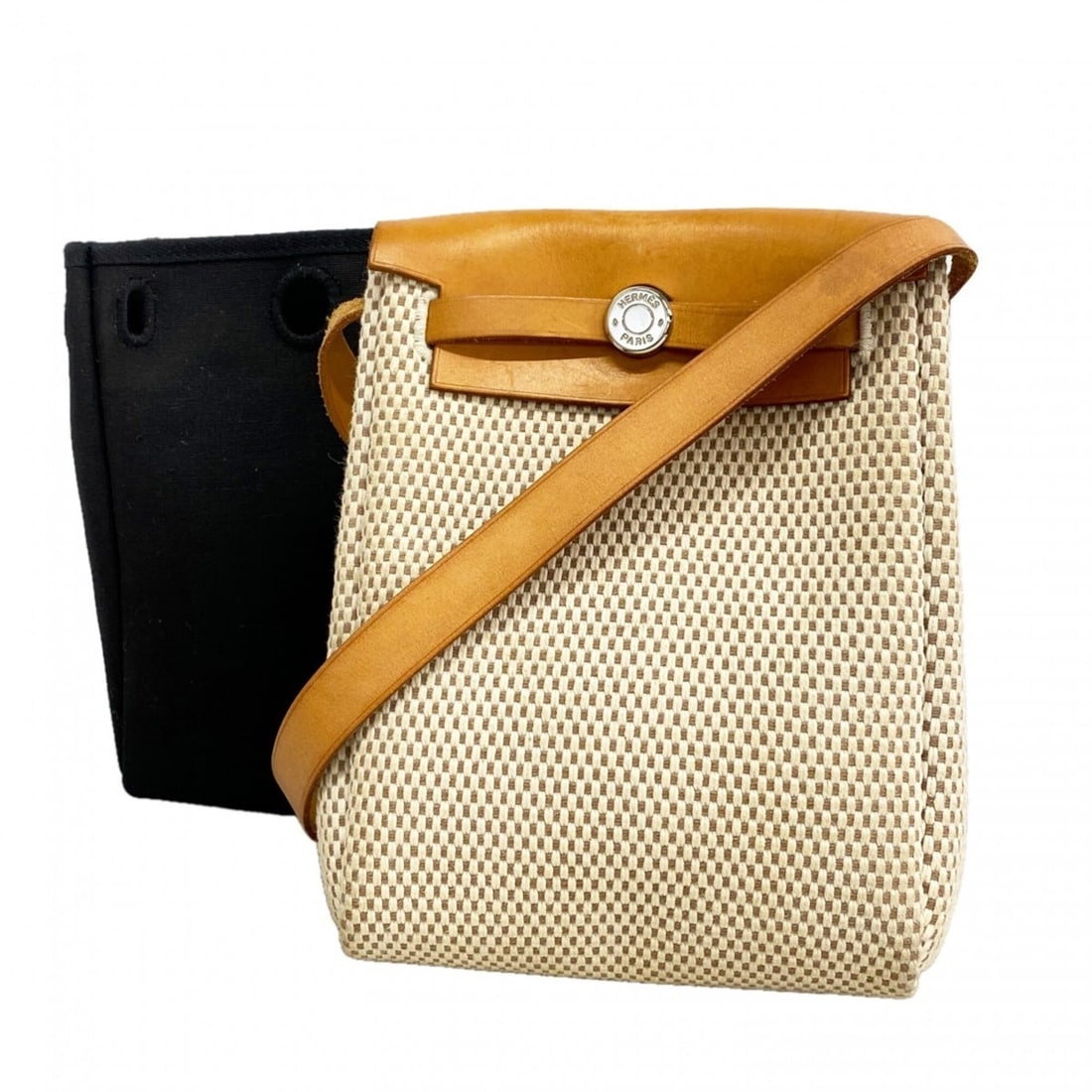 Hermes Shoulder Bag Herbag TPM Toile GM Natural ?H Stamp Women's: --- Catalog ---Category: SizeSize (HxWxD): 21cm x 15cm x 6.5cm / 8.26'' x 5.9'' x 2.55''Category: DesignType: Shoulder bagColor: NaturalGender: WomenHardware Color: SilverCategory: GeneralBrand: Herme