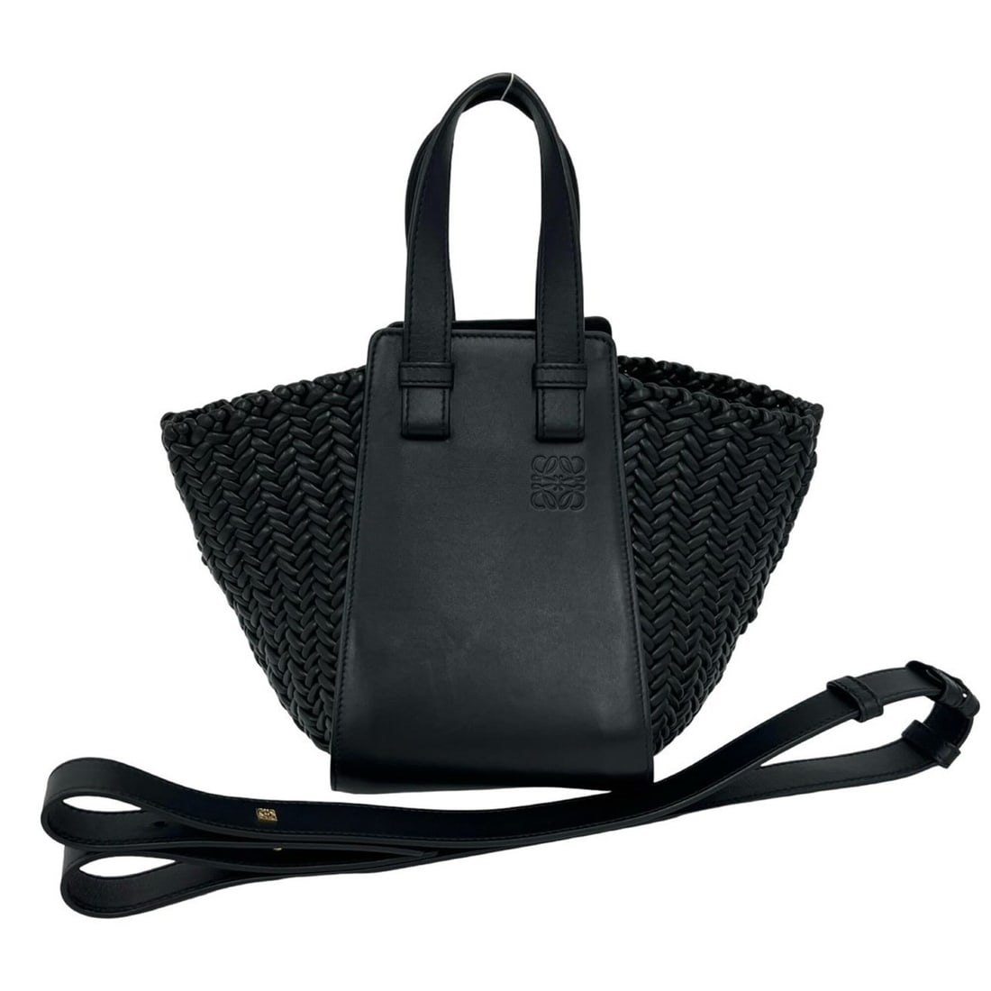 LOEWE Hammock Compact Anagram Logo Leather 2-way Shoulder Bag/Handbag Navy 73769: --- Catalog ---Category: SizeSize (HxWxD): 20cm x 14.5cm x 19cm / 7.87'' x 5.7'' x 7.48''Category: DesignType: Handbag, Shoulder bagColor: NavyGender: WomenMaterial: Leather Category: GeneralBrand: Lo