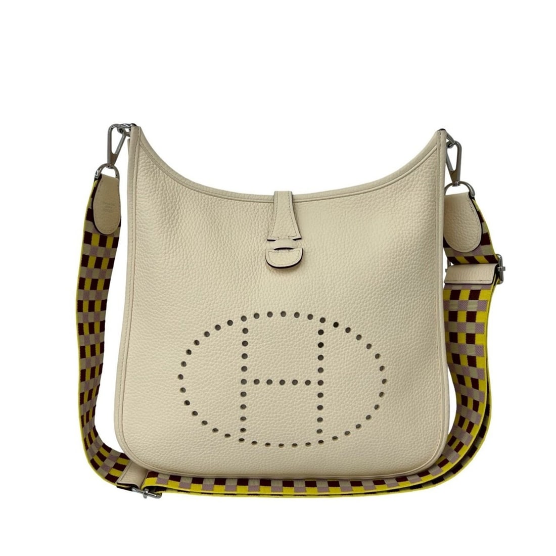 HERMES Evelyne 3 PM Taurillon Clemence Leather Shoulder Bag/Sacoche, Ivory, 65819: --- Catalog ---Category: SizeSize (HxWxD): 28cm x 29cm x 8cm / 11.02'' x 11.41'' x 3.14''Category: DesignType: Shoulder bagColor: BeigeGender: WomenMaterial: Taurillon clemence leather Category: Gener