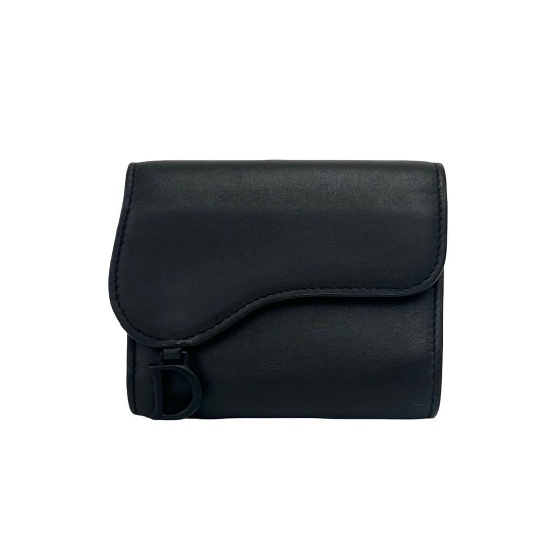 Christian Dior Saddle Leather Tri-fold Wallet, Mini Card Case, Coin Purse, Black, 22976: --- Catalog ---Category: SizeSize (HxWxD): 9.5cm x 11cm x 2.5cm / 3.74'' x 4.33'' x 0.98''Category: DesignType: Wallet (tri-fold)Color: BlackGender: WomenMaterial: Leather Category: GeneralBrand: Chri