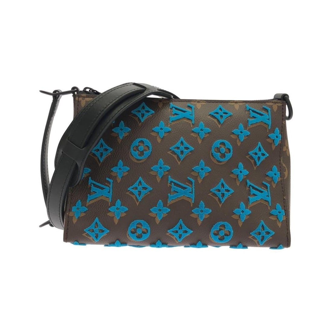 Louis Vuitton Monogram Tuftage Triangle Messenger M45078 Shoulder Bag: --- Catalog ---Category: SizeSize (HxWxD): 14cm x 21.5cm x 13cm / 5.51'' x 8.46'' x 5.11''Category: DesignType: Shoulder bagColor: Marron, TurquoiseGender: Men,WomenMaterial: Coated canvas Category: G