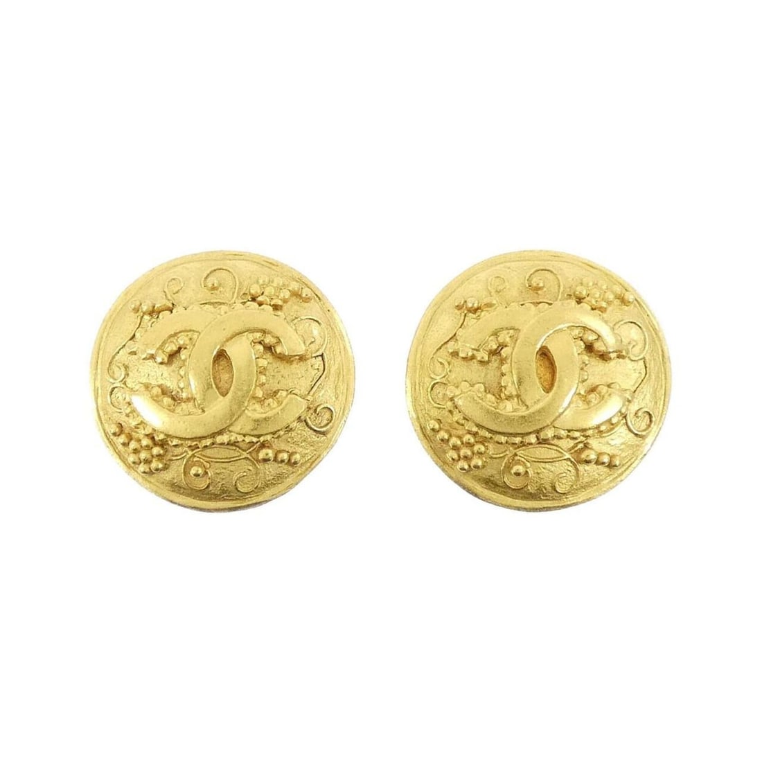 Chanel 07240 Earrings: --- Catalog ---Category: SizeSize (HxWxD): 25.00mm x 25.00mm / 0.98'' x 0.98''Category: DesignType: Clip earringsColor: GoldGender: WomenCategory: GeneralMPN: 07240Brand: Chanel--- Item List