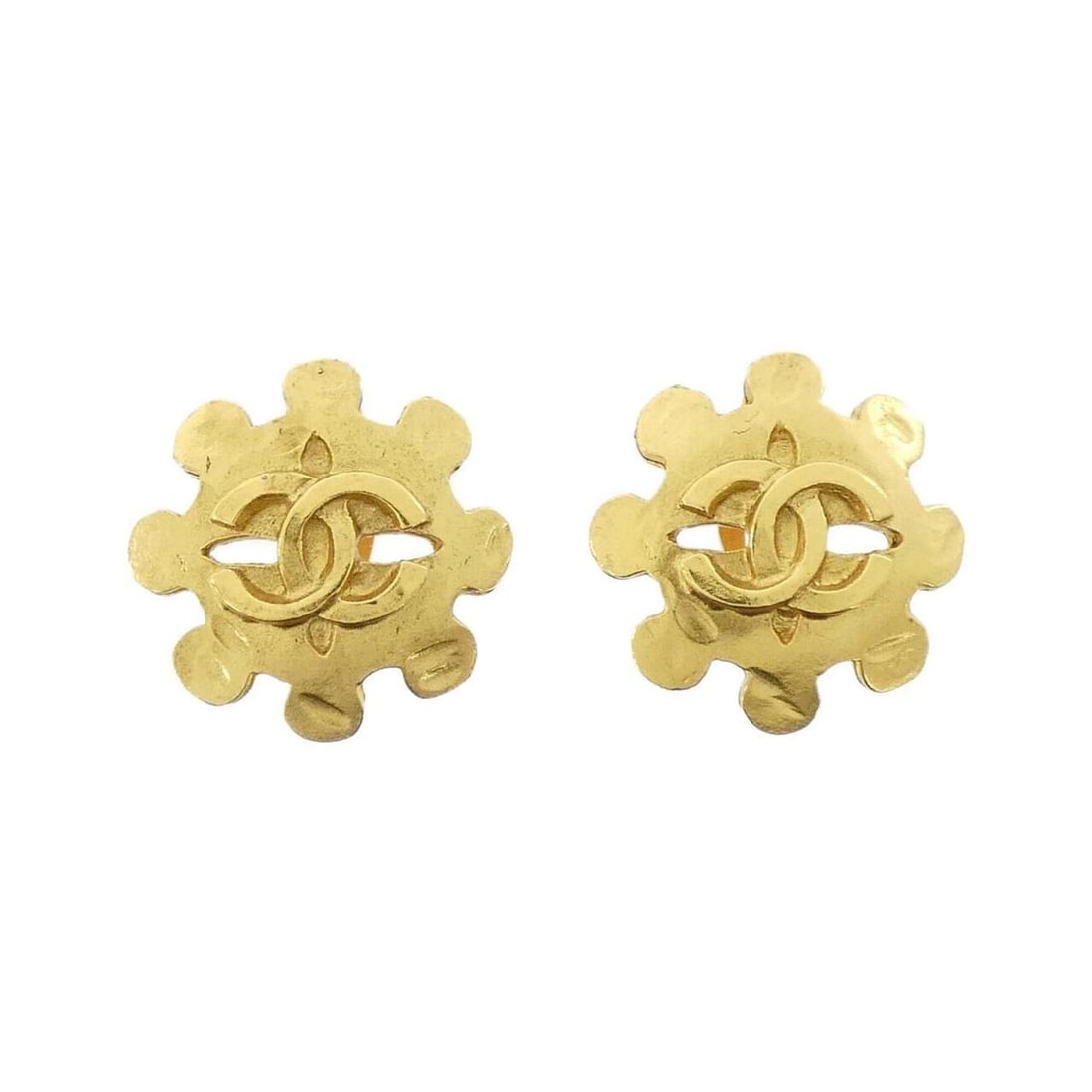 Chanel 03034 Earrings: --- Catalog ---Category: SizeSize (HxWxD): 25.00mm x 25.00mm / 0.98'' x 0.98''Category: DesignType: Clip earringsColor: GoldGender: WomenCategory: GeneralMPN: 03034Brand: Chanel--- Item List