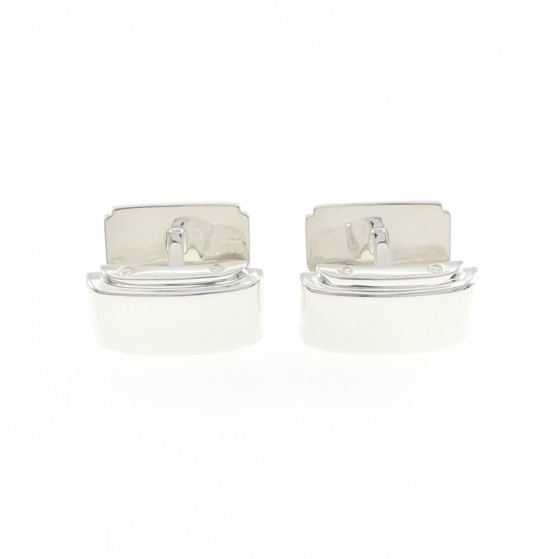 Tiffany Metropolis Cufflinks: --- Catalog ---Category: SizeSize (HxWxD): 12.90mm x 19.00mm / 0.51'' x 0.75''Category: DesignType: CufflinksGender: MenMaterial: Silver 925Category: GeneralBrand: Tiffany--- Item List ---Section: