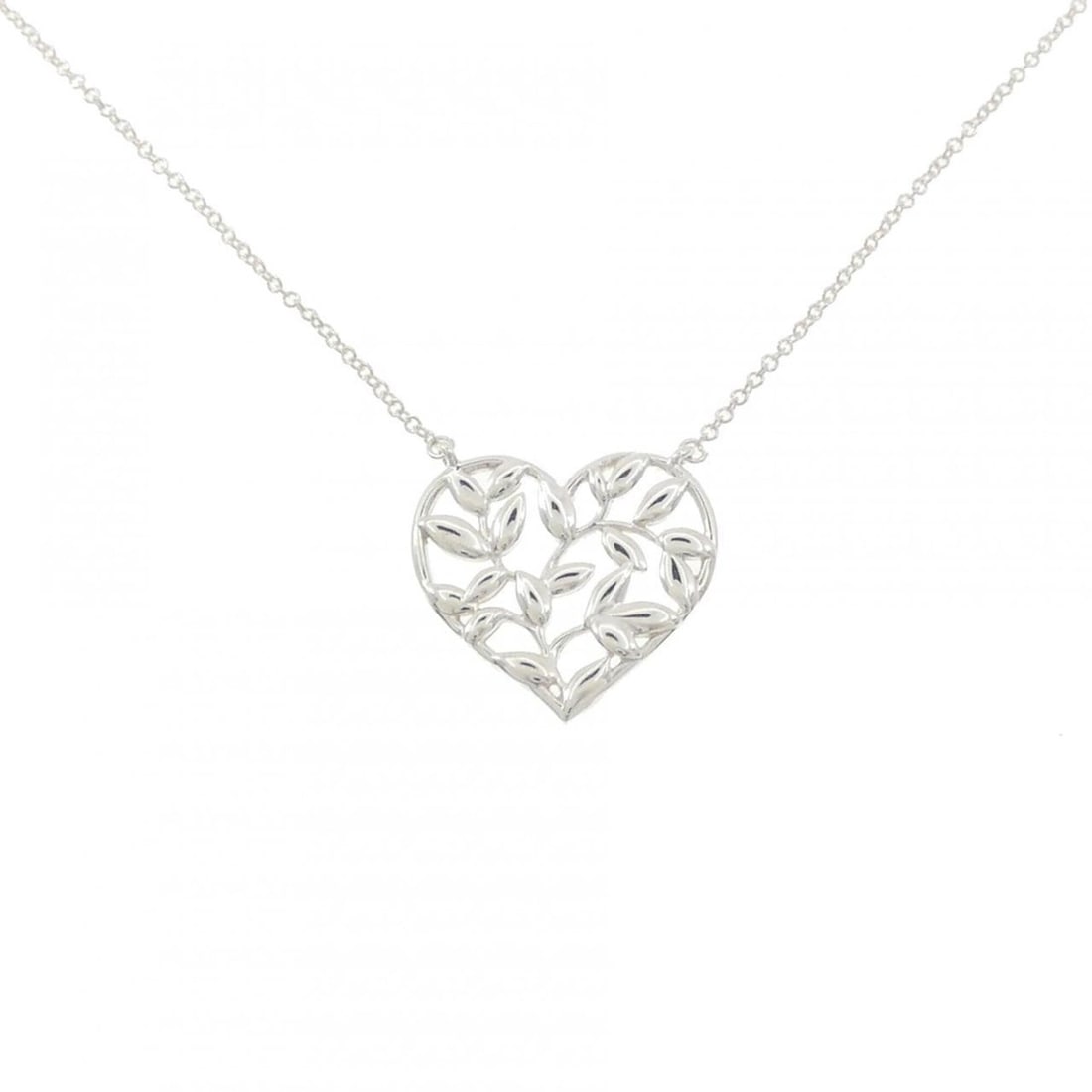 Tiffany Heart Olive Necklace: --- Catalog ---Category: SizePendant Size: 17.1mm x 18.2mm / 0.67'' x 0.71''Neck Circumference: 46 cm / 18.11''Category: DesignGender: WomenMaterial: Silver 925Pendant Type: PendantNecklace Type: