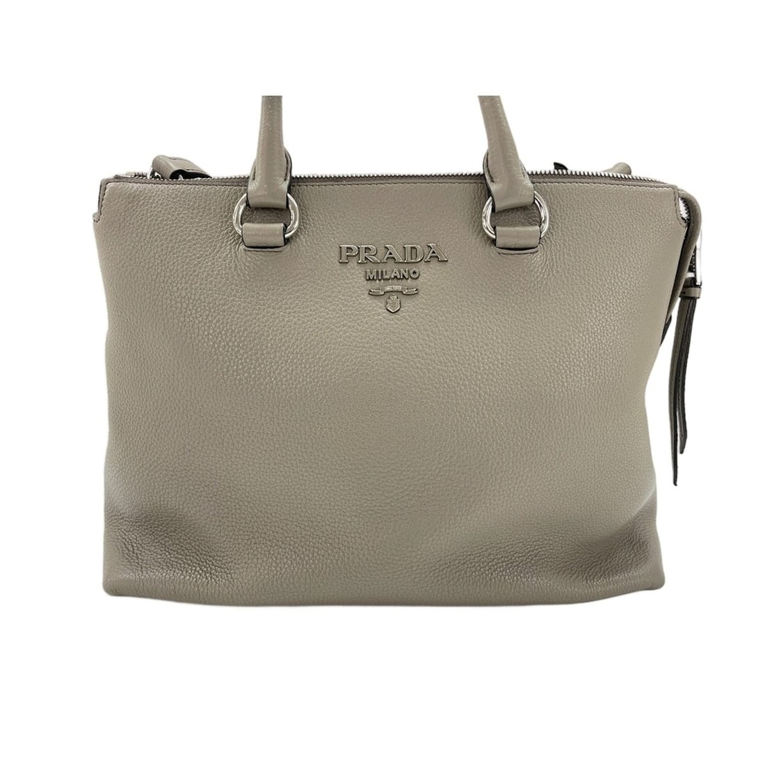 Prada leather handbag, gray: --- Catalog ---Category: SizeSize (HxWxD): 25cm x 34cm x 15cm / 9.84'' x 13.38'' x 5.9''Category: DesignType: HandbagColor: GrayGender: WomenCategory: GeneralBrand: PradaCountry of Origin: Italy--- It