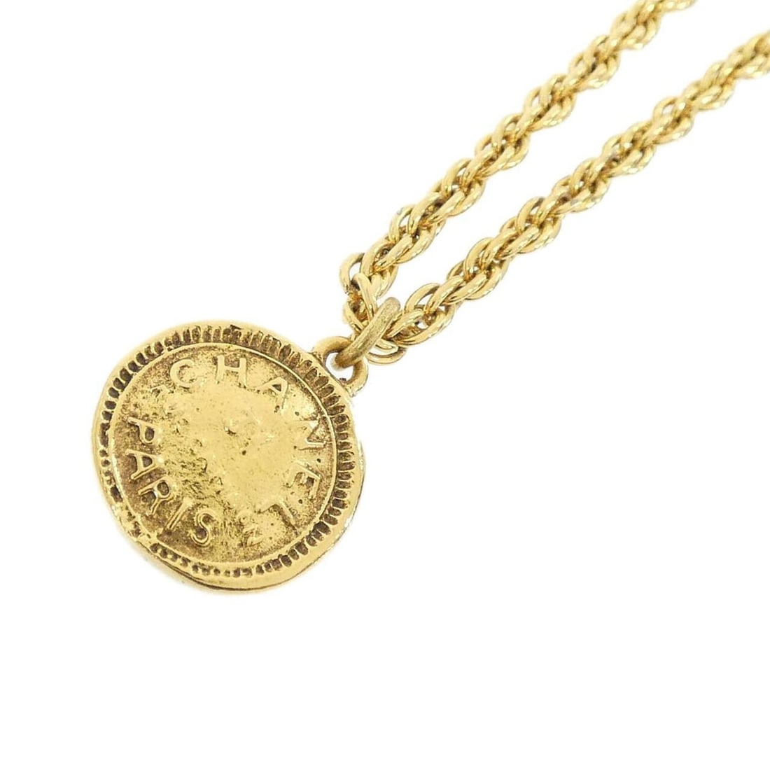 Chanel necklace: --- Catalog ---Category: SizePendant Size: 18mm x 18mm / 0.7'' x 0.7''Neck Circumference: 43 cm / 16.92''Category: DesignColor: GoldGender: WomenNecklace Type: NecklaceCategory: GeneralBrand:
