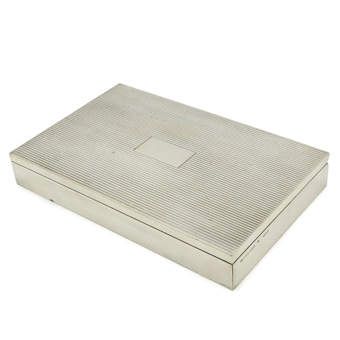 HERMES Cigar Box Cigarette Case Tobacco Metal Wood Silver: --- Catalog ---Category: DesignColor: WhiteCategory: GeneralBrand: HermesCountry of Origin: FranceCategory: Physical PropertiesSize (HxWxD): 3cm x 19cm x 12cm / 1.18'' x 7.48'' x 4.72''--- Item List -