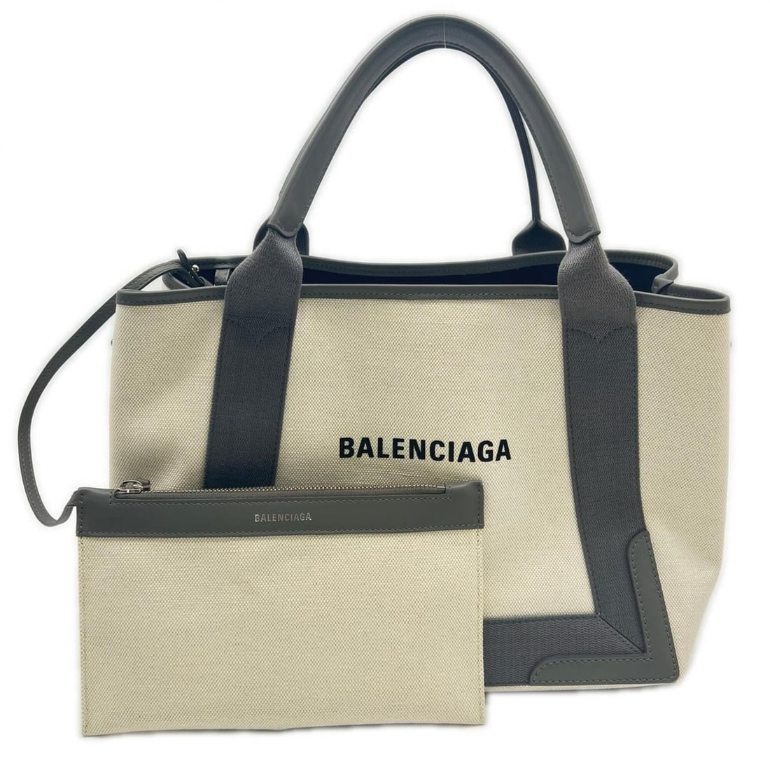 BALENCIAGA Balenciaga Canvas Logo Tote Bag 339933 Natural Gray Leather Men's: --- Catalog ---Category: SizeSize (HxWxD): 23.5cm x 29cm x 18cm / 9.25'' x 11.41'' x 7.08''Category: DesignType: Pouch, Tote bagColor: GrayGender: MenMaterial: Canvas , Leather Category: GeneralMPN: