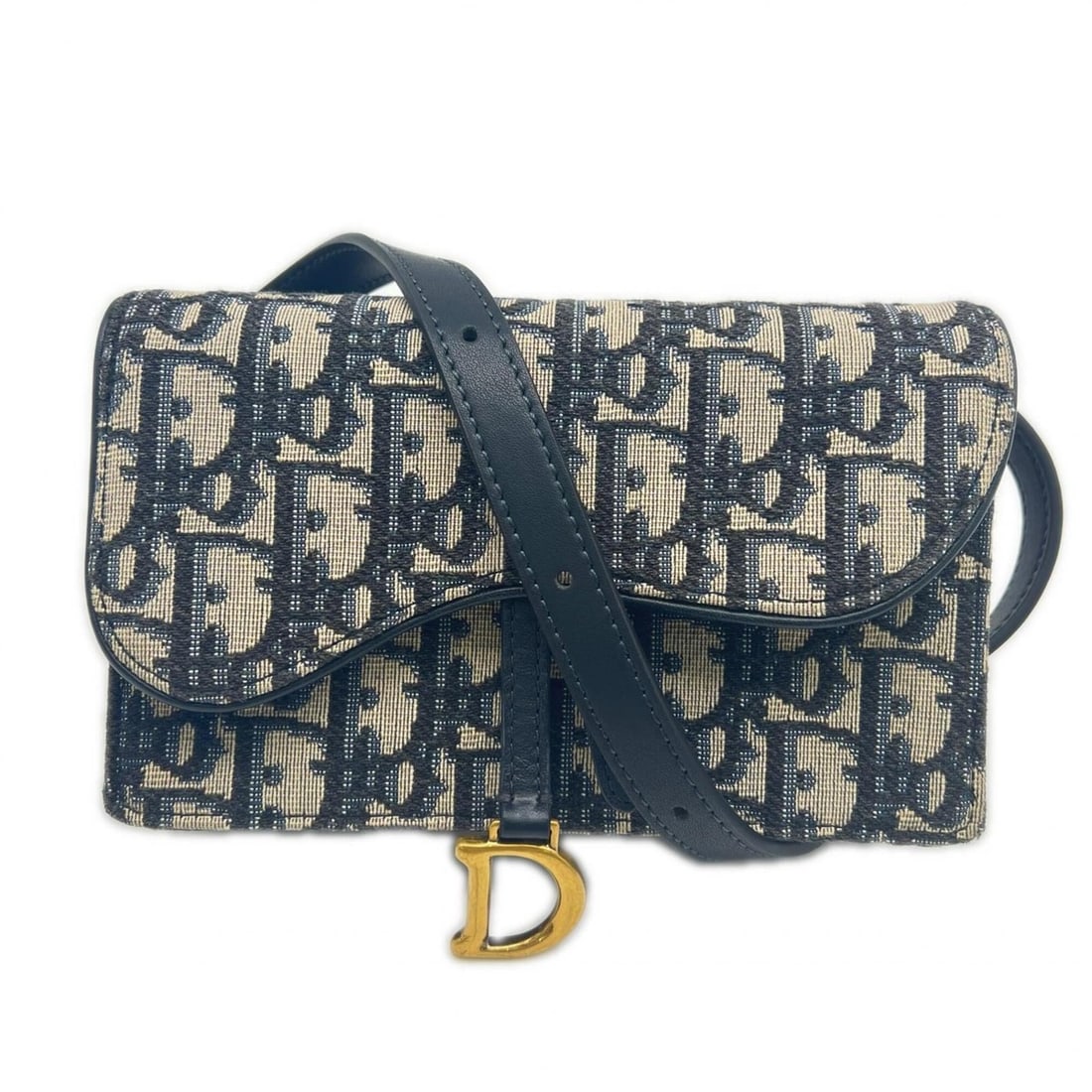 Christian Dior Oblique Jacquard Saddle Belt Pouch S5619CTZQ Waist Bag Navy Beige Canvas Leather: --- Catalog ---Category: SizeSize (HxWxD): 10cm x 17cm x 3.5cm / 3.93'' x 6.69'' x 1.37''Category: DesignColor: BeigeGender: WomenMaterial: Canvas , Leather Category: GeneralMPN: S5619CTZQBrand: Chris