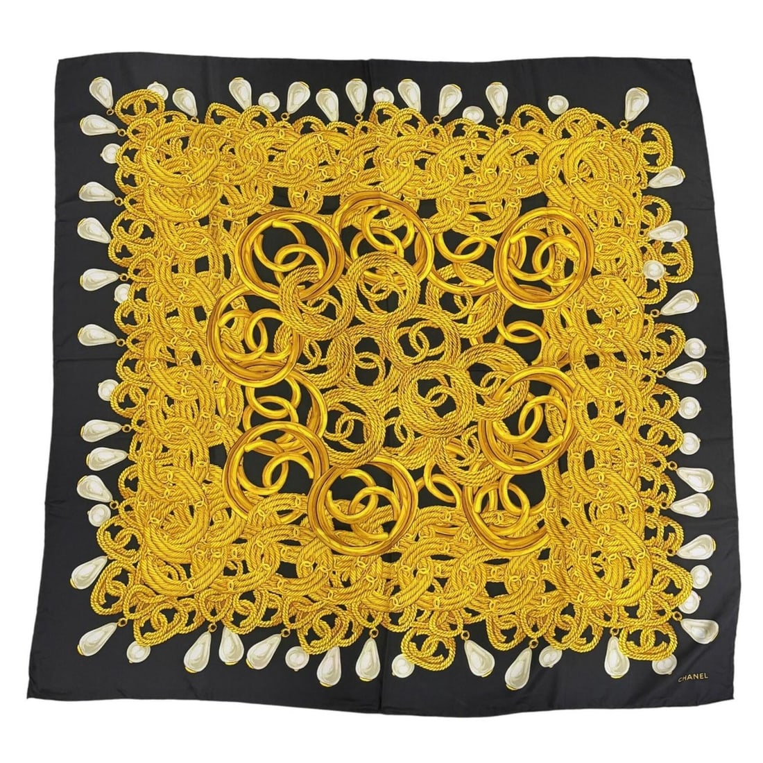 CHANEL Vintage 100% Silk Coco Mark Chain Pearl Large Scarf Black Gold Made in Italy Women's: --- Catalog ---Category: SizeSize (LxW): 96cm x 98cm / 37.79'' x 38.58''Category: DesignType: ScarfColor: Black, GoldGender: WomenMaterial: Silk Category: GeneralBrand: ChanelCountry of Origin: Italy-