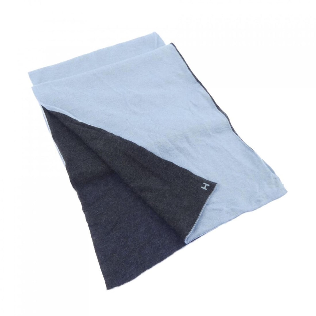 Hermes scarf: --- Catalog ---Category: SizeSize (LxW): 1.74m x 29cm / 68.5'' x 11.41''Category: DesignType: StoleColor: Black, Blue, GrayGender: MenMaterial: Silk , Cashmere Category: GeneralBrand: Hermes--- Item