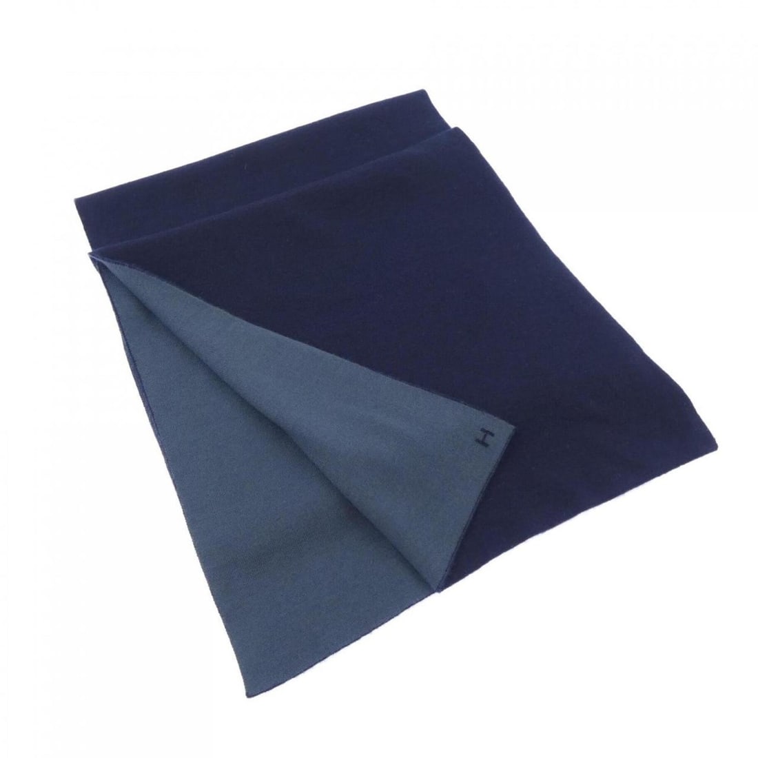 Hermes HERMES 733631T Alletour Scarf: --- Catalog ---Category: SizeSize (LxW): 1.74m x 32cm / 68.5'' x 12.59''Category: DesignType: StoleColor: NavyGender: MenMaterial: Silk , Cashmere Category: GeneralBrand: Hermes--- Item List