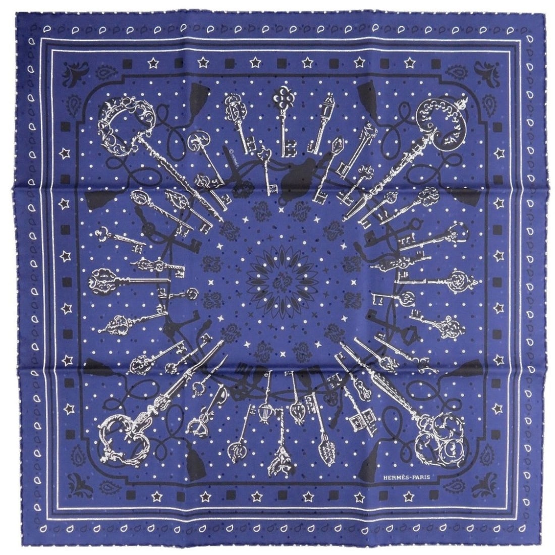 Hermes Carre 55 Les Cles Bandana Silk Marine Scarf Muffler Navy 0465HERMES: --- Catalog ---Category: DesignType: BandanaColor: Black, Navy, WhiteGender: WomenMaterial: Silk Category: GeneralBrand: HermesCountry of Origin: France--- Item List ---Section: ConditionRanking: Rank