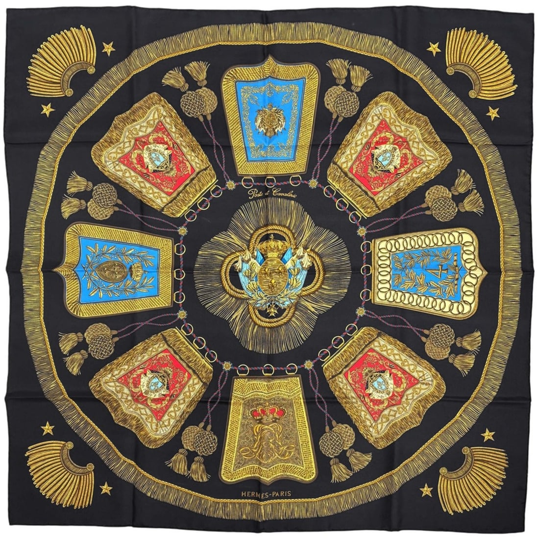 Hermes Carre 90 Poste et Cavalerie Saber-shaped pouch scarf muffler silk black multicolor women's: --- Catalog ---Category: SizeSize (LxW): 88.5cm x 90cm / 34.84'' x 35.43''Category: DesignType: ScarfColor: Black, Multi-colorGender: WomenMaterial: Silk 100%Category: GeneralBrand: Hermes--- Item Lis