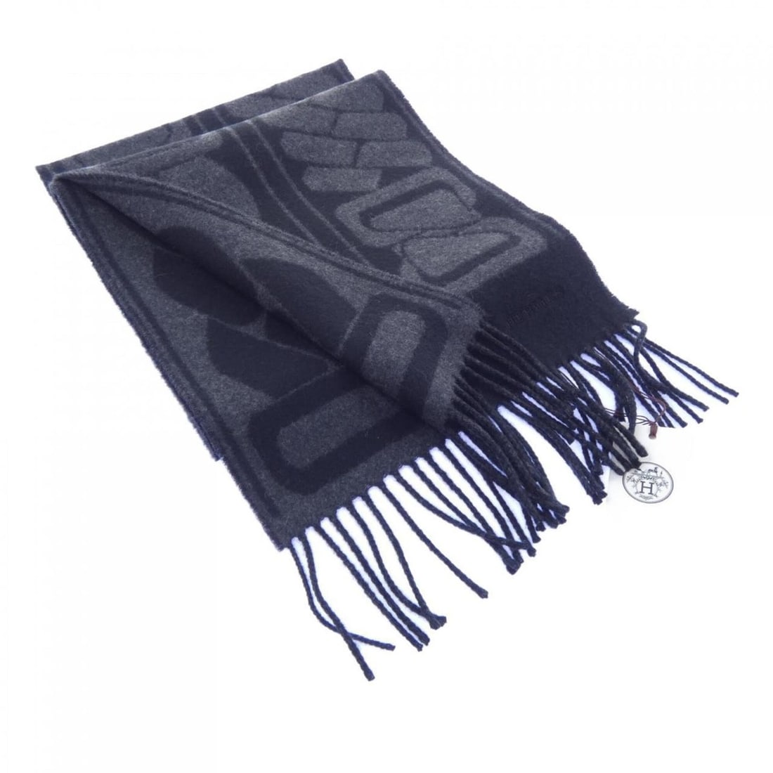 Hermes CLIC CEST NOUE H392917T Scarf: --- Catalog ---Category: SizeSize (LxW): 1.67m x 26cm / 65.74'' x 10.23''Category: DesignType: StoleColor: Black, GrayGender: MenMaterial: Cashmere Category: GeneralMPN: H392917TBrand: Hermes--- Item 