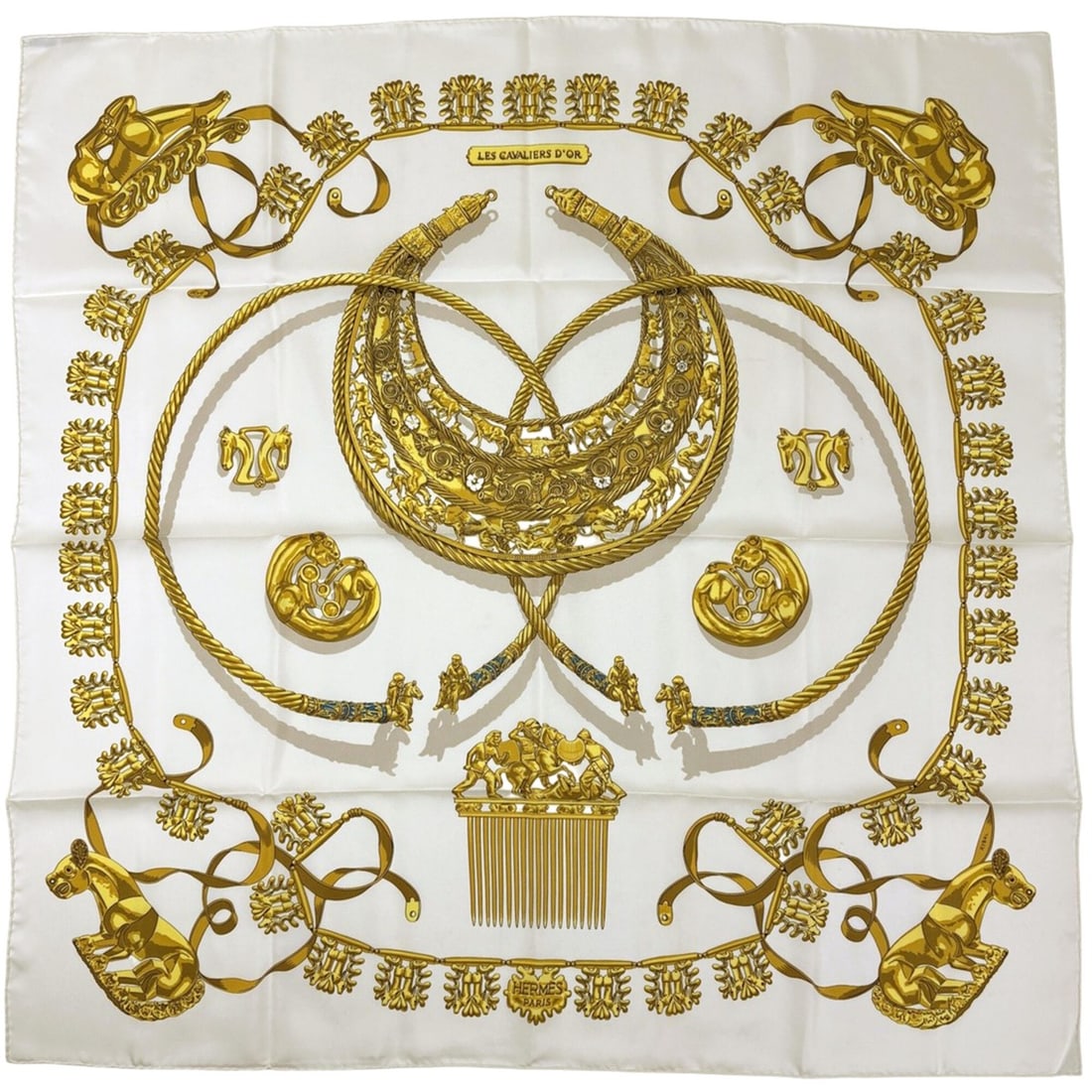 Hermes Carre 90 LES CAVALIERS D'OR (Golden Knights) Scarf/Muffler, Silk, White Gold, Women's: --- Catalog ---Category: SizeSize (LxW): 90cm x 89cm / 35.43'' x 35.03''Category: DesignType: ScarfColor: WhiteGender: WomenMaterial: Silk Category: GeneralBrand: Hermes--- Item List ---Section: Condi