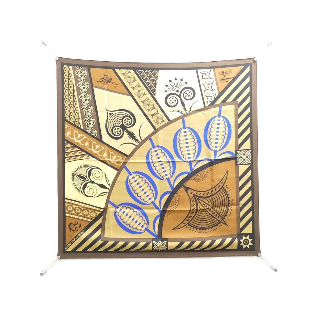 Hermes GEOMETRIE CRETOISE Carre Scarf Muffler: --- Catalog ---Category: SizeSize (LxW): 90cm x 90cm / 35.43'' x 35.43''Category: DesignType: ScarfColor: Beige, BrownGender: WomenMaterial: Silk Category: GeneralBrand: Hermes--- Item List ---Section