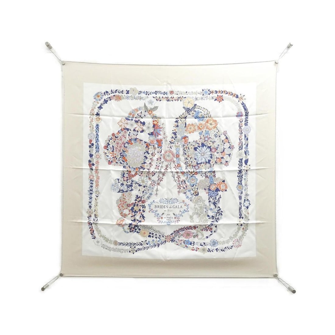 Hermes BRIDES DE GALA EN FLEURS Carre 004192S Scarf Muffler: --- Catalog ---Category: SizeSize (LxW): 90cm x 90cm / 35.43'' x 35.43''Category: DesignType: ScarfColor: Multi-color, WhiteGender: WomenMaterial: Silk Category: GeneralMPN: 004192SBrand: Hermes--- It