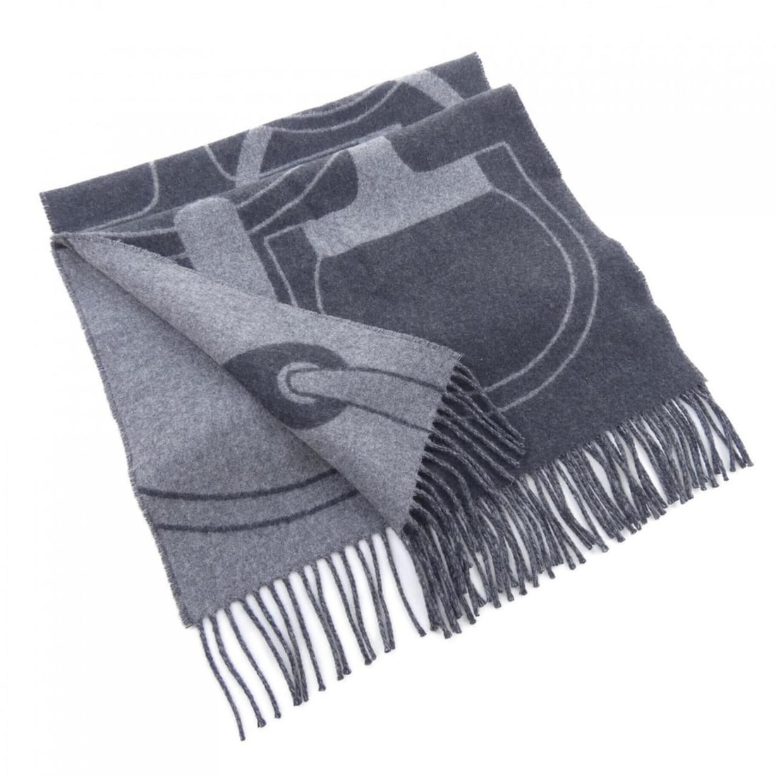Hermes HERMES Metal Equestre H394837T Scarf: --- Catalog ---Category: SizeSize (LxW): 1.71m x 42.5cm / 67.32'' x 16.73''Category: DesignType: StoleColor: GrayGender: MenMaterial: Cashmere Category: GeneralMPN: H394837TBrand: Hermes--- Item List