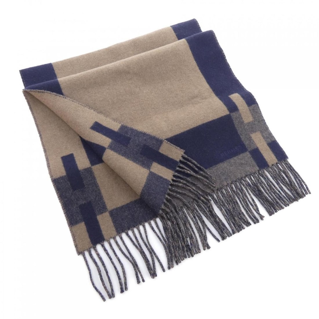 Hermes H Passant 393870T Scarf: --- Catalog ---Category: SizeSize (LxW): 1.68m x 41cm / 66.14'' x 16.14''Category: DesignType: StoleColor: Brown, NavyGender: MenMaterial: Cashmere Category: GeneralMPN: 393870TBrand: Hermes--- Item L