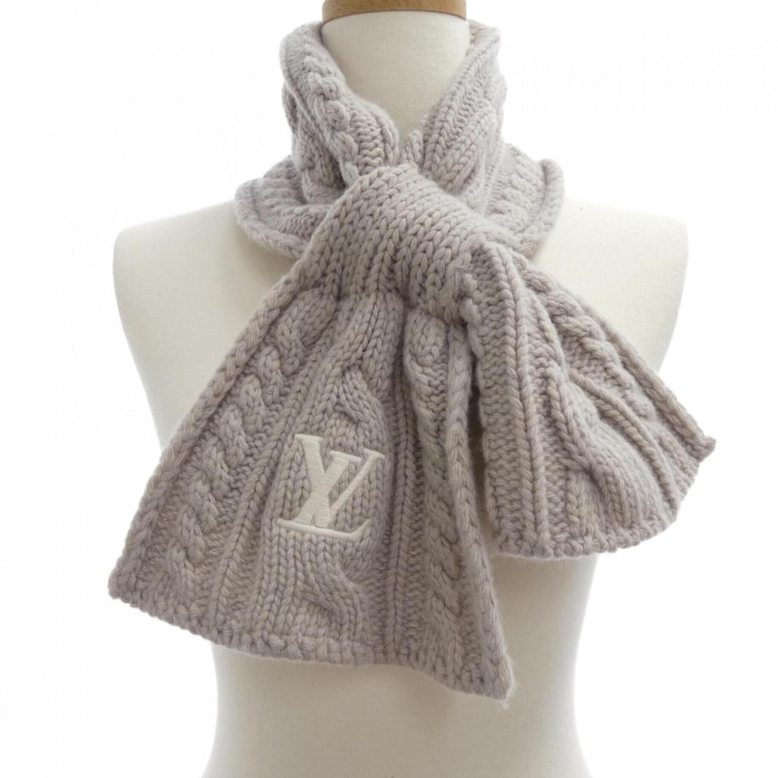 Louis Vuitton Only LV Mini Cable M96754 Scarf: --- Catalog ---Category: SizeSize (LxW): 85cm x 20cm / 33.46'' x 7.87''Category: DesignType: ShawlColor: GrayGender: MenMaterial: Wool , Polyester Category: GeneralMPN: M96754Brand: Louis Vuitton---
