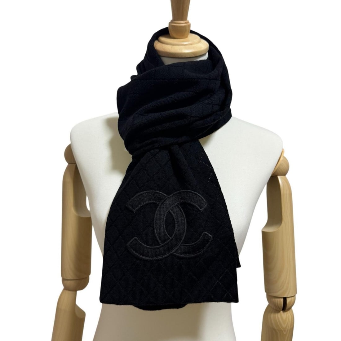 Chanel Coco Mark Scarf/Stole, 100% Wool, Women's: --- Catalog ---Category: SizeSize (LxW): 1.6m x 38cm / 62.99'' x 14.96''Category: DesignType: StoleColor: BlackGender: WomenMaterial: Wool Category: GeneralBrand: Chanel--- Item List ---Section: