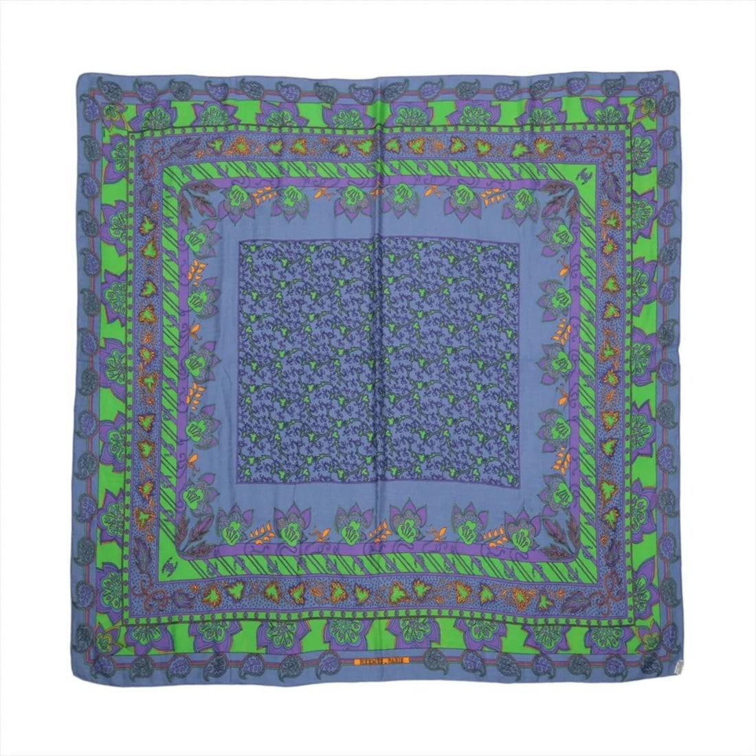Excellent condition, with tags attached. Hermes Carre Geant 140 cashmere silk scarf/muffler. Brand: --- Catalog ---Category: SizeSize (LxW): 1.14m x 1.32m / 45.27'' x 51.96''Category: DesignType: ScarfColor: BlueGender: WomenMaterial: Cashmere 65%, Silk 35%Category: GeneralBrand: HermesCountry of Or