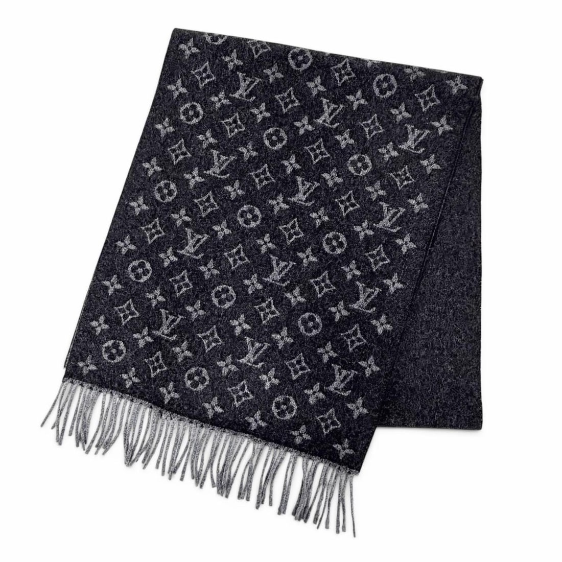 LOUIS VUITTON (Louis Vuitton) 2021 model M71607 Echarpe Monogram Gradient Cashmere Wool Stole Scarf: --- Catalog ---Category: SizeSize (LxW): 1.8m x 36cm / 70.86'' x 14.17''Category: DesignType: StoleColor: Black, GrayGender: MenMaterial: Cashmere , Wool Category: GeneralMPN: M71607Brand: Louis Vuitt